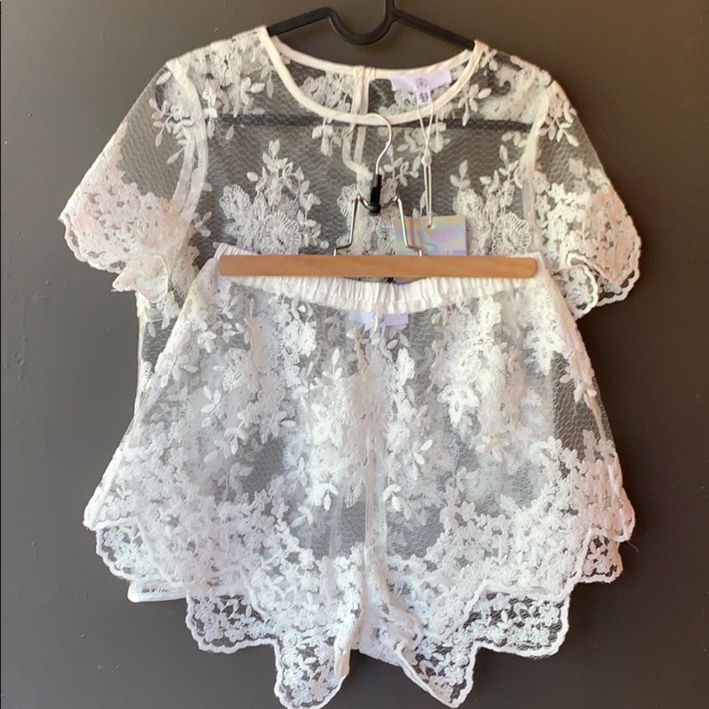 Missguided White Lace Top & Shorts Set